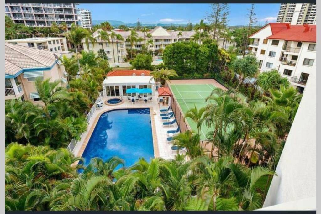 Surfers/Broadbeach Pool View. Free Parking & Wifi Gold Coast Luaran gambar