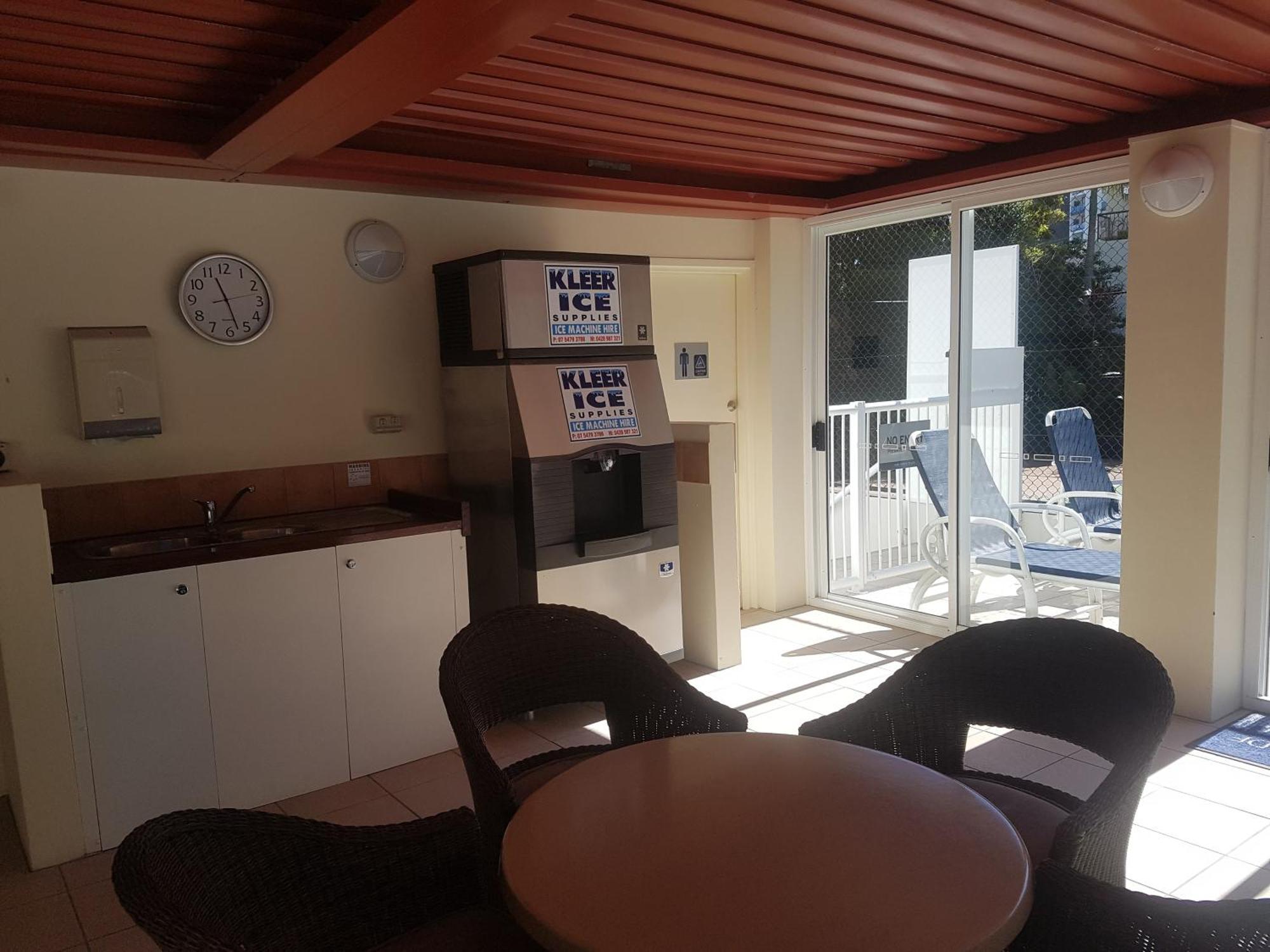 Surfers/Broadbeach Pool View. Free Parking & Wifi Gold Coast Luaran gambar